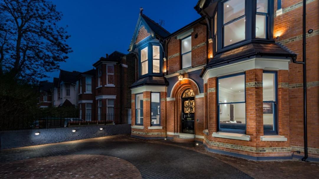 イーリング Dream House London With Gym, Cinema And Housekeeperヴィラ エクステリア 写真