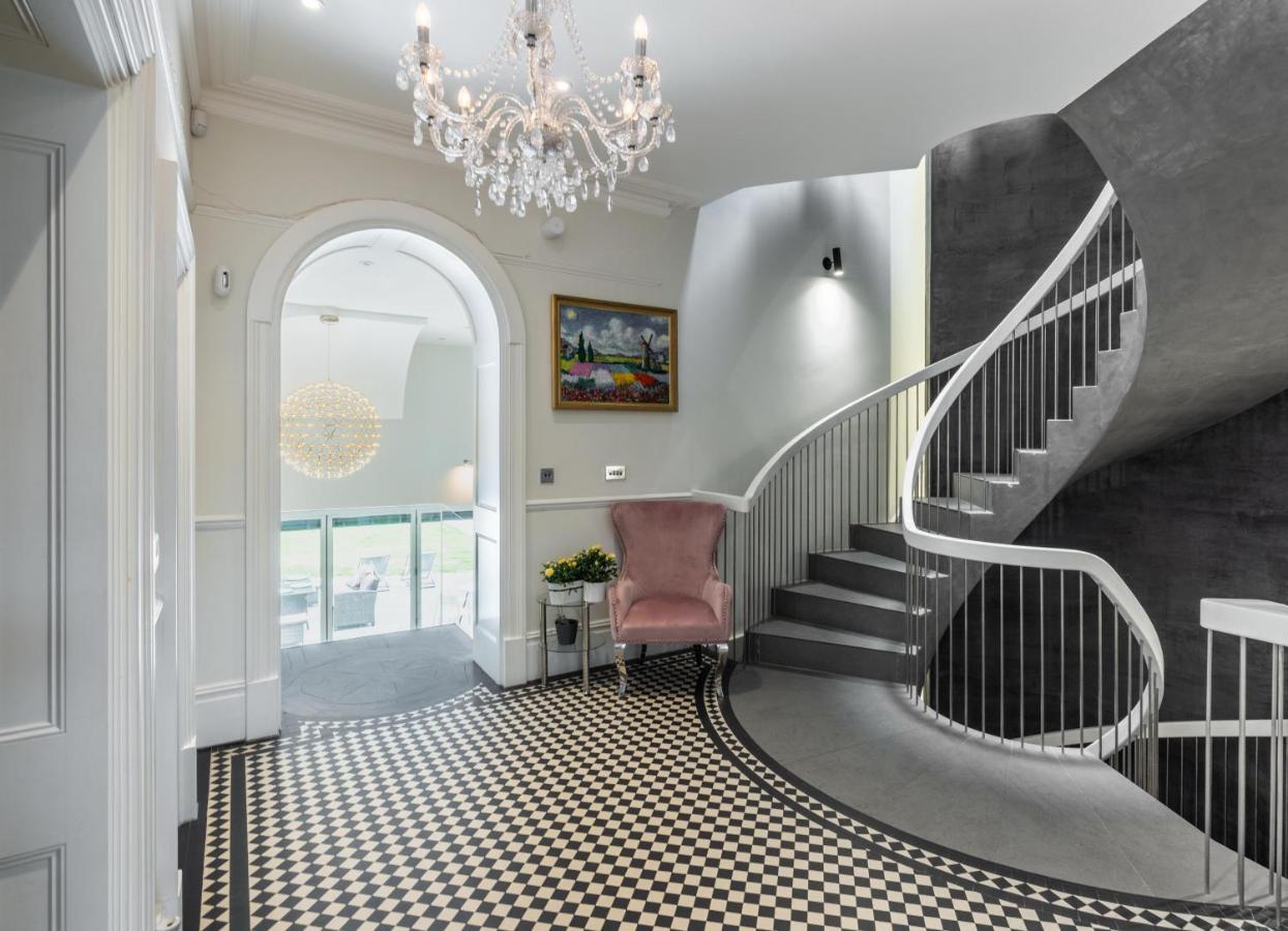 イーリング Dream House London With Gym, Cinema And Housekeeperヴィラ エクステリア 写真