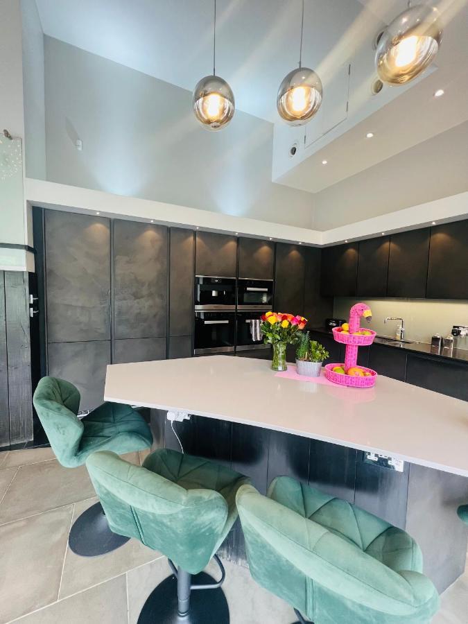 イーリング Dream House London With Gym, Cinema And Housekeeperヴィラ エクステリア 写真