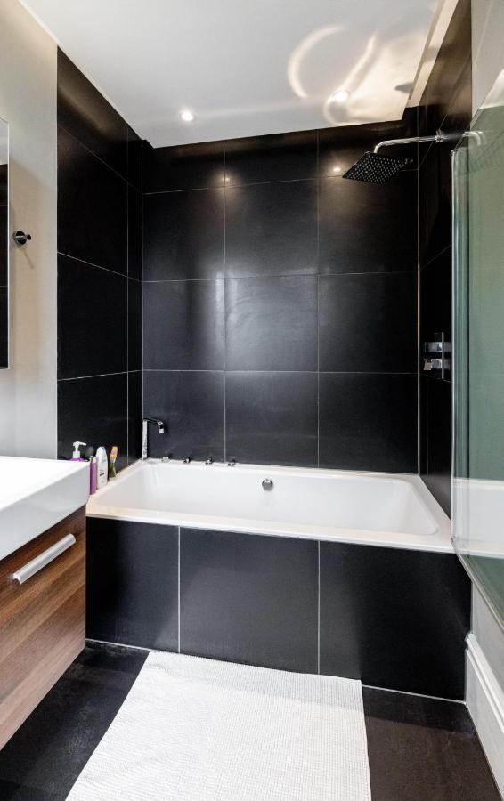 イーリング Dream House London With Gym, Cinema And Housekeeperヴィラ エクステリア 写真